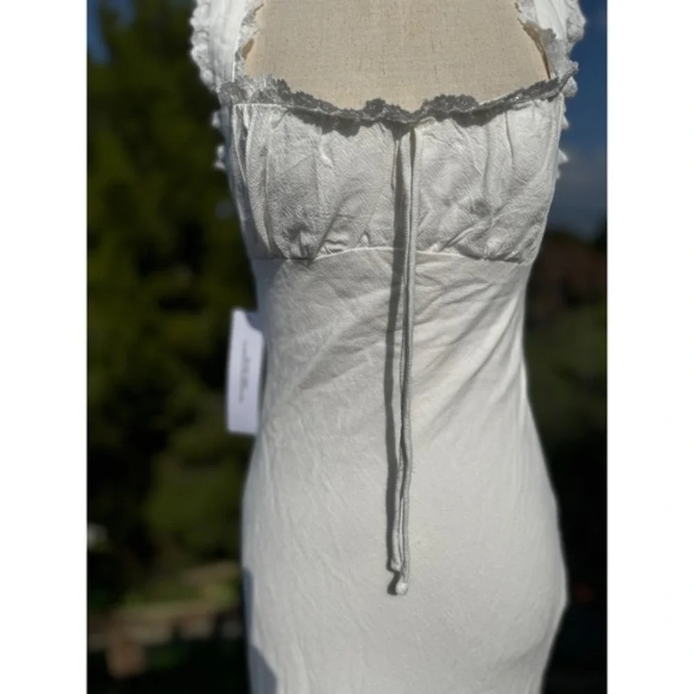 Princess Polly Lillette White Linen Maxi Dress Lace Trim Square Neck Back Tie
4 - Picture 10 of 10